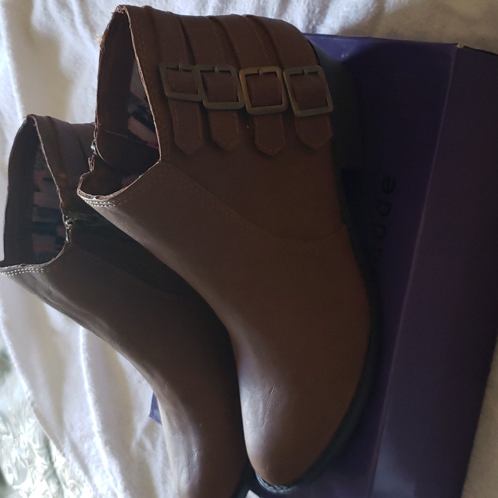 Madden Girl. Brown Ankle Boots. Size 8